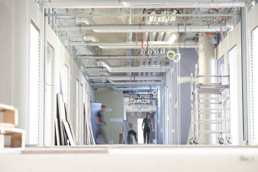 Bürogeschoss mit offener Haustechnik im Ausbau